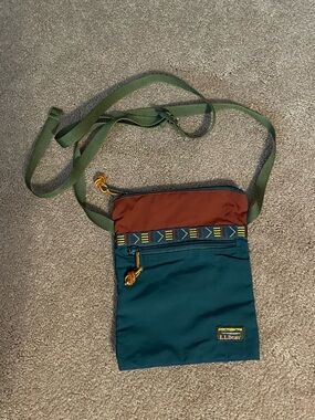 L.L. Bean Mountain Classic Crossbody Hiking Bag